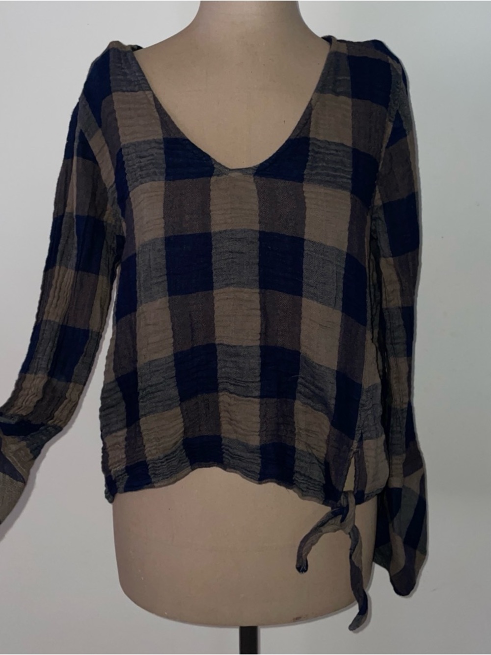 cloth & stone Navy and Brown Plaid V-Neck‎ Tie-Hem SZ.M soft cotton blend